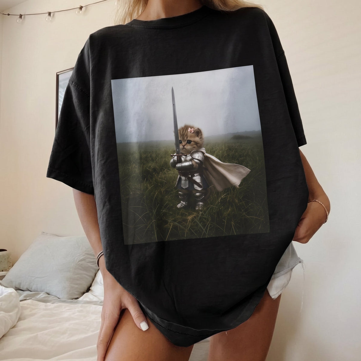 Knight cat graphic tee