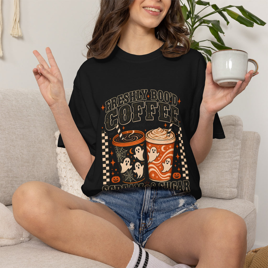 Camiseta Comfort Colors® de café recién "hechizado" servido con gritos y azúcar, regalo para amantes del café en Halloween, regalo espeluznante para baristas