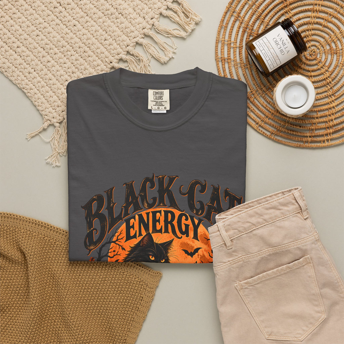 T-shirt Comfort Colors® Black Cat Energy, t-shirt amusant pour Halloween, haut pour Halloween avec chat noir, t-shirt graphique pour la saison effrayante, t-shirts tendance pour l'automne