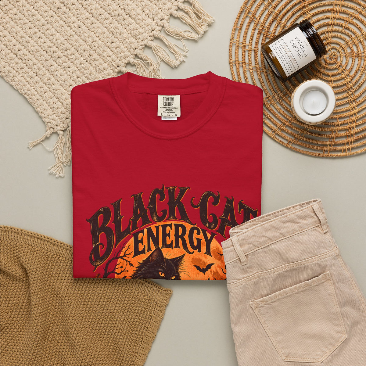 T-shirt Comfort Colors® Black Cat Energy, t-shirt amusant pour Halloween, haut pour Halloween avec chat noir, t-shirt graphique pour la saison effrayante, t-shirts tendance pour l'automne