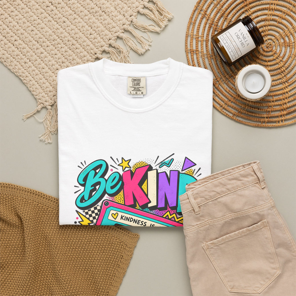 Camiseta Comfort Colors® Be Kind Kindness Is Cool You Can't Rewind, regalo de agradecimiento retro con mensaje de amabilidad, camiseta gráfica positiva con casete de los años 80