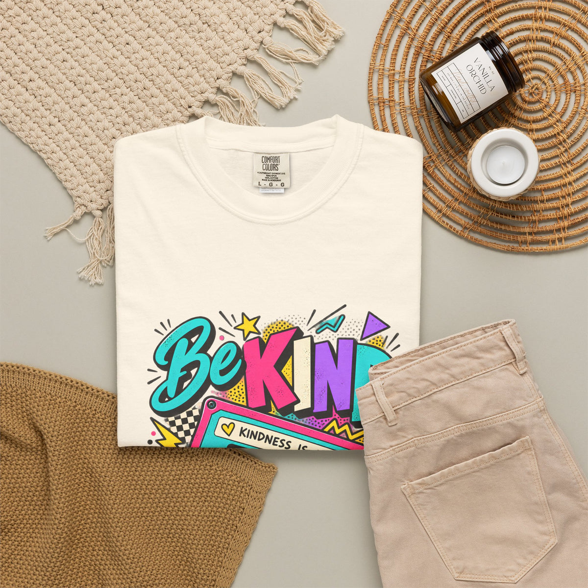 Camiseta Comfort Colors® Be Kind Kindness Is Cool You Can't Rewind, regalo de agradecimiento retro con mensaje de amabilidad, camiseta gráfica positiva con casete de los años 80