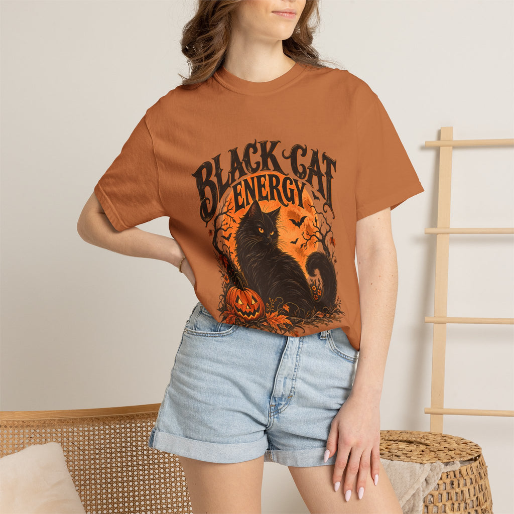 T-shirt Comfort Colors® Black Cat Energy, t-shirt amusant pour Halloween, haut pour Halloween avec chat noir, t-shirt graphique pour la saison effrayante, t-shirts tendance pour l'automne