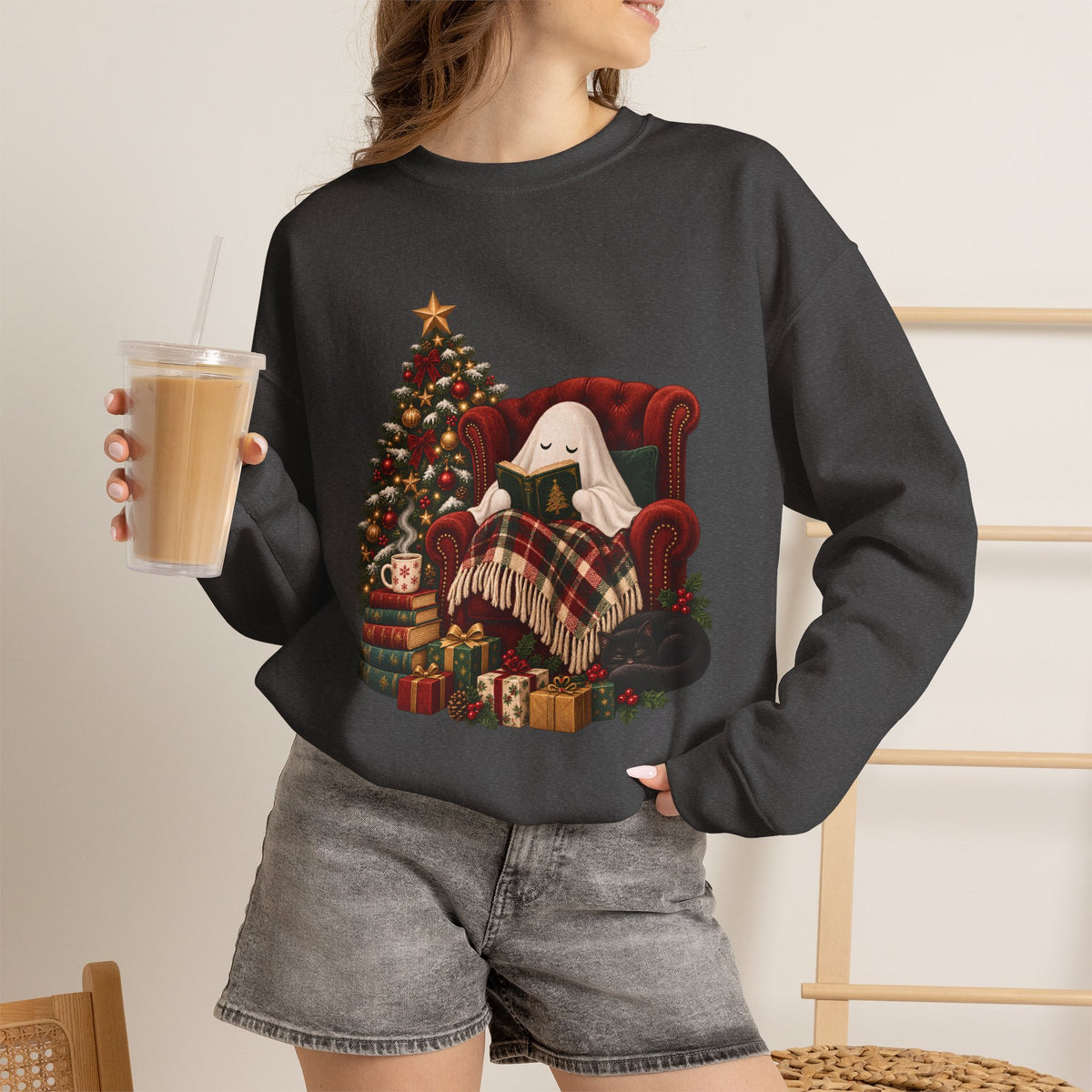 Sweat-shirt de Noël confortable avec fantôme, cadeau de fêtes pour amateur de livres, sweat-shirt graphique de lecture de Noël effrayant, joli cadeau sur le thème du livre « Ghostmas »