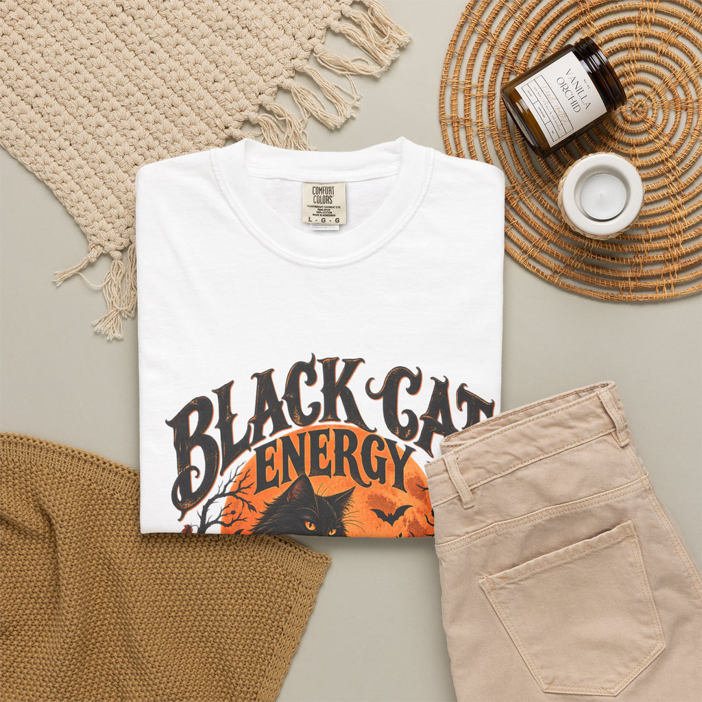 T-shirt Comfort Colors® Black Cat Energy, t-shirt amusant pour Halloween, haut pour Halloween avec chat noir, t-shirt graphique pour la saison effrayante, t-shirts tendance pour l'automne