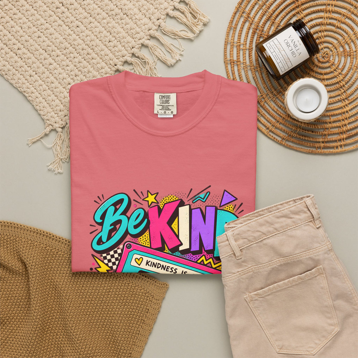 Camiseta Comfort Colors® Be Kind Kindness Is Cool You Can't Rewind, regalo de agradecimiento retro con mensaje de amabilidad, camiseta gráfica positiva con casete de los años 80