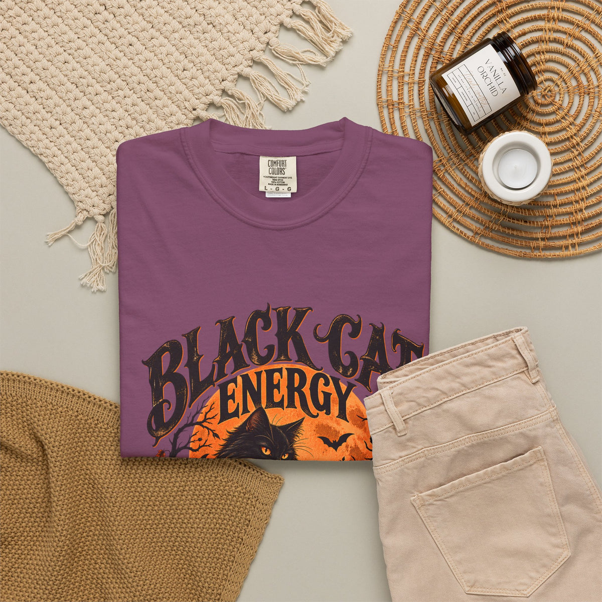 T-shirt Comfort Colors® Black Cat Energy, t-shirt amusant pour Halloween, haut pour Halloween avec chat noir, t-shirt graphique pour la saison effrayante, t-shirts tendance pour l'automne