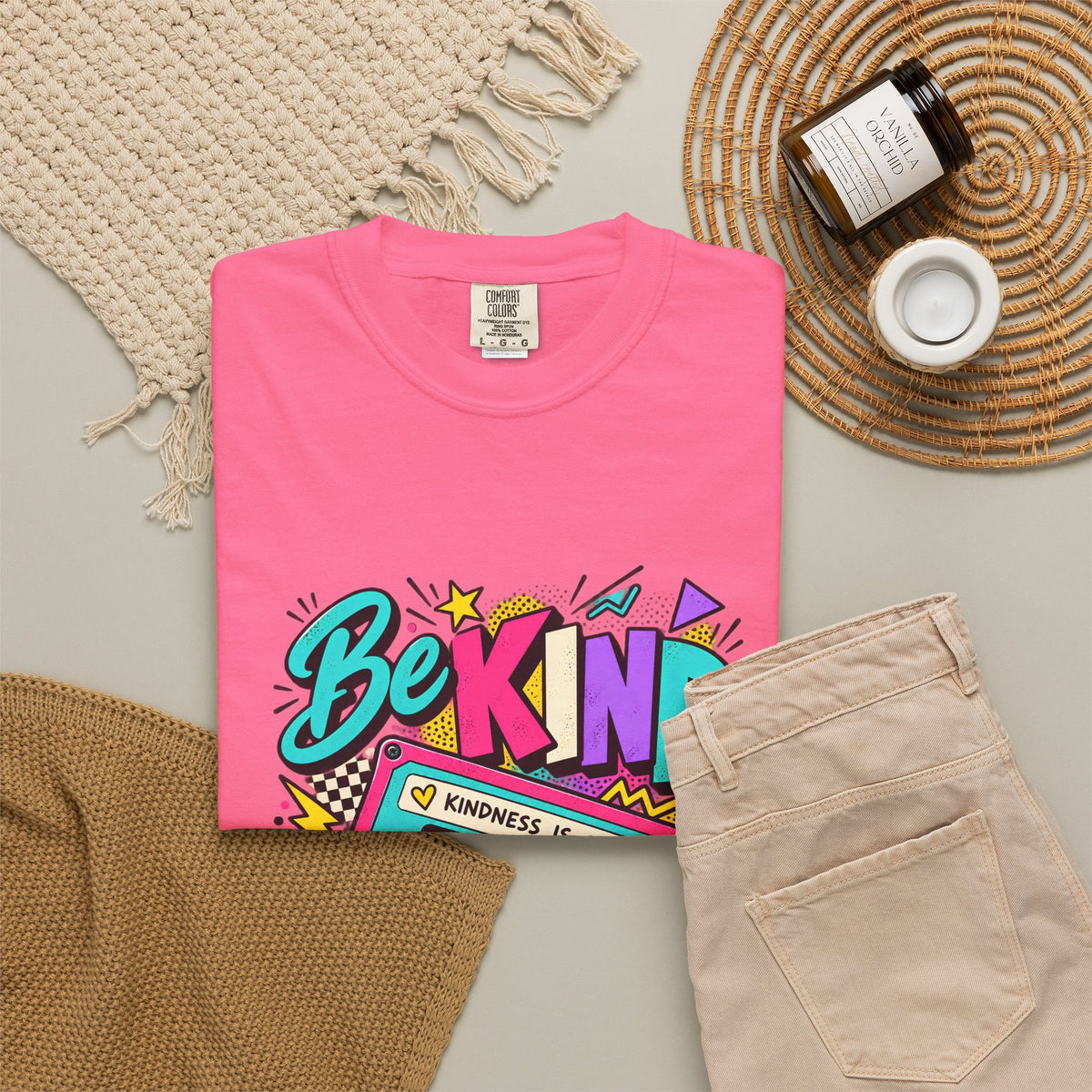 Camiseta Comfort Colors® Be Kind Kindness Is Cool You Can't Rewind, regalo de agradecimiento retro con mensaje de amabilidad, camiseta gráfica positiva con casete de los años 80