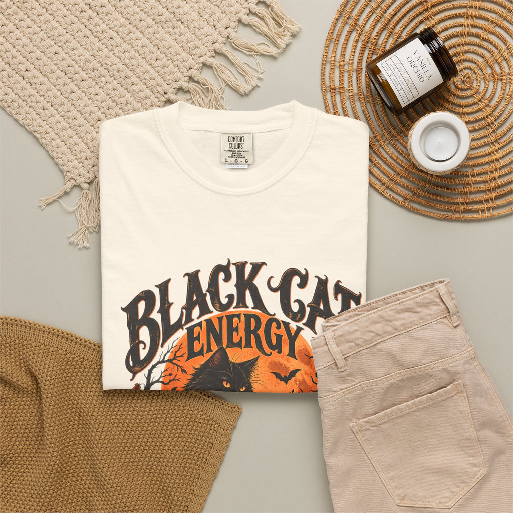 T-shirt Comfort Colors® Black Cat Energy, t-shirt amusant pour Halloween, haut pour Halloween avec chat noir, t-shirt graphique pour la saison effrayante, t-shirts tendance pour l'automne