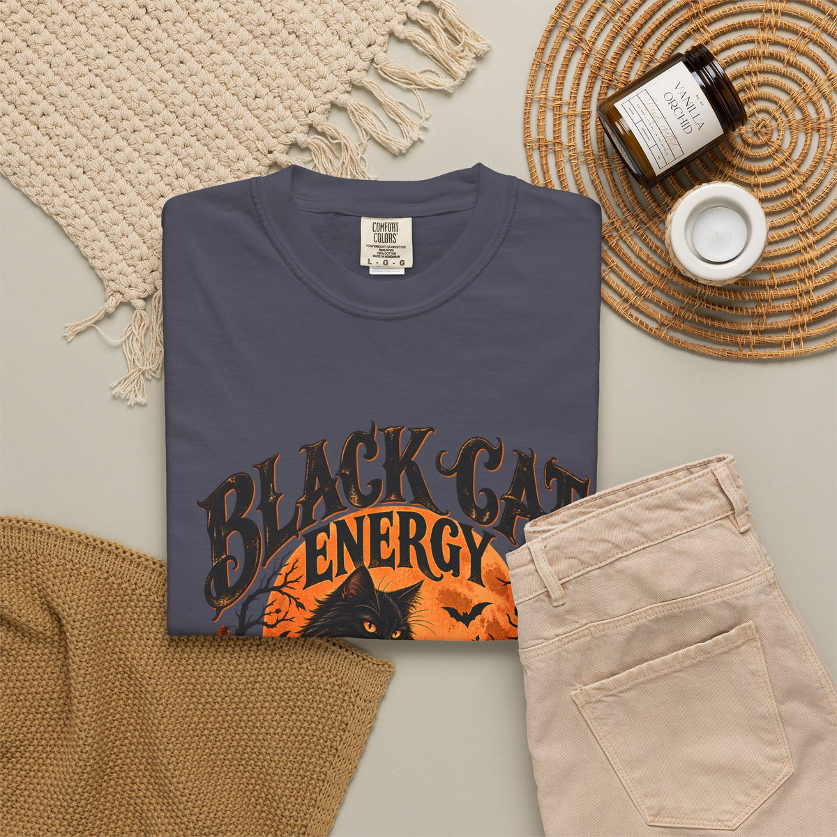 T-shirt Comfort Colors® Black Cat Energy, t-shirt amusant pour Halloween, haut pour Halloween avec chat noir, t-shirt graphique pour la saison effrayante, t-shirts tendance pour l'automne