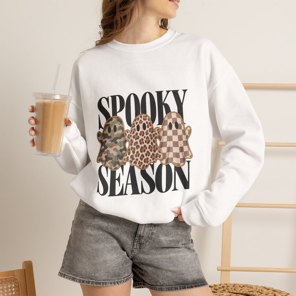 Sweat-shirt « Spooky Season », cadeau d'Halloween fantôme léopard camouflage, sweat-shirt à motif fantôme à carreaux neutres, cadeau pour amateur d'automne effrayant