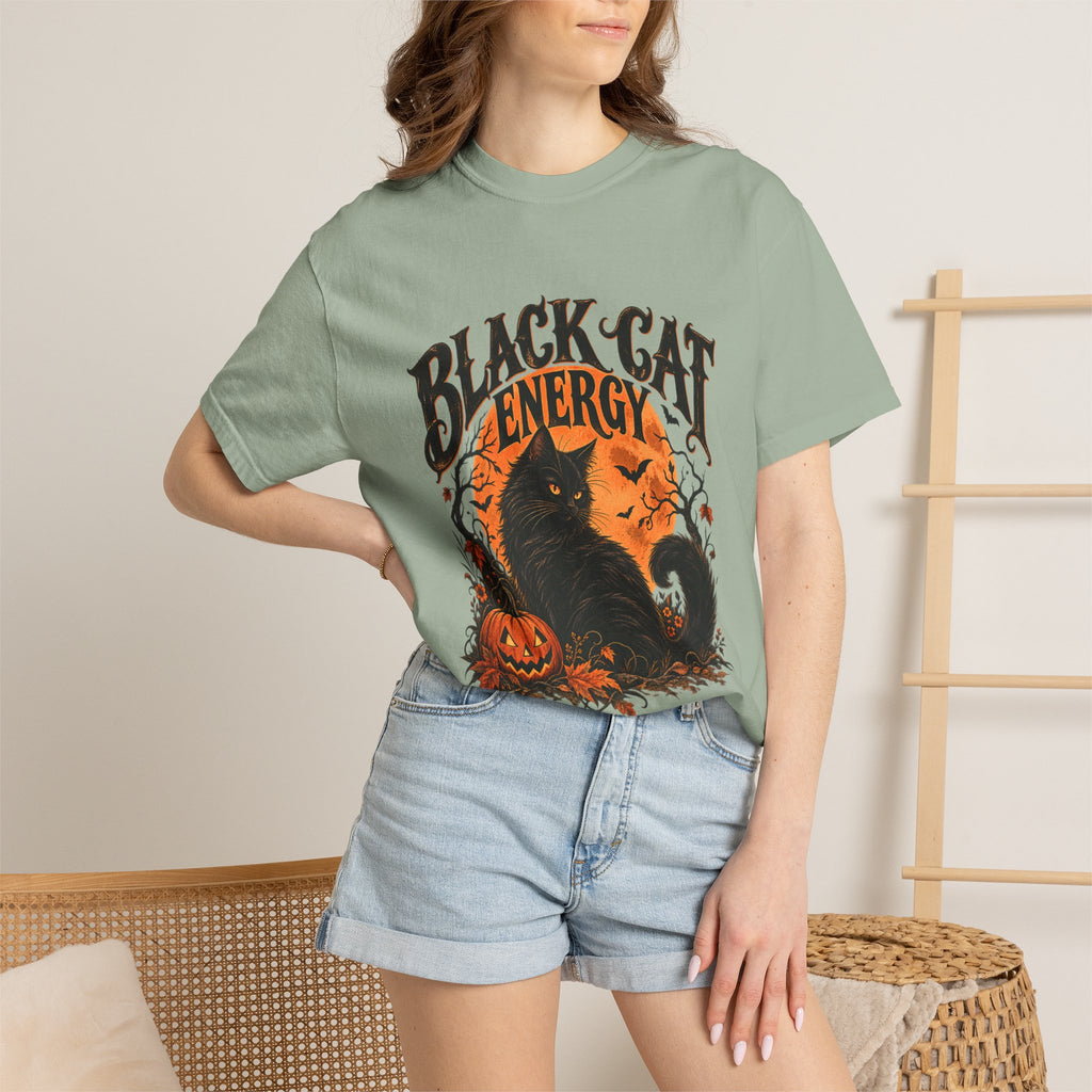 T-shirt Comfort Colors® Black Cat Energy, t-shirt amusant pour Halloween, haut pour Halloween avec chat noir, t-shirt graphique pour la saison effrayante, t-shirts tendance pour l'automne