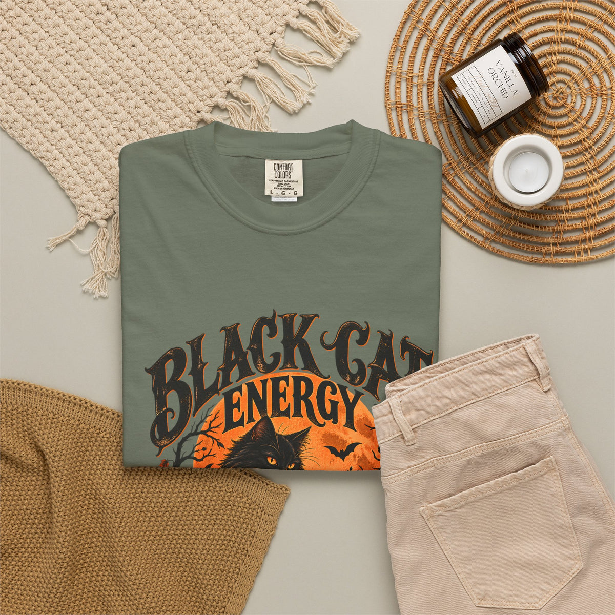 T-shirt Comfort Colors® Black Cat Energy, t-shirt amusant pour Halloween, haut pour Halloween avec chat noir, t-shirt graphique pour la saison effrayante, t-shirts tendance pour l'automne