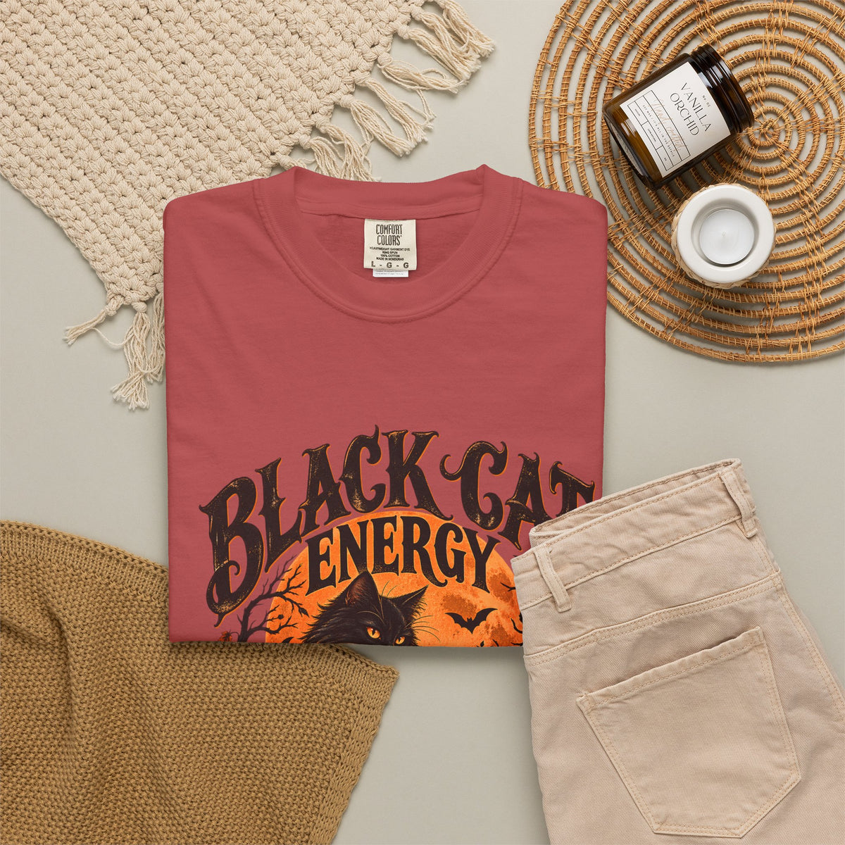 T-shirt Comfort Colors® Black Cat Energy, t-shirt amusant pour Halloween, haut pour Halloween avec chat noir, t-shirt graphique pour la saison effrayante, t-shirts tendance pour l'automne