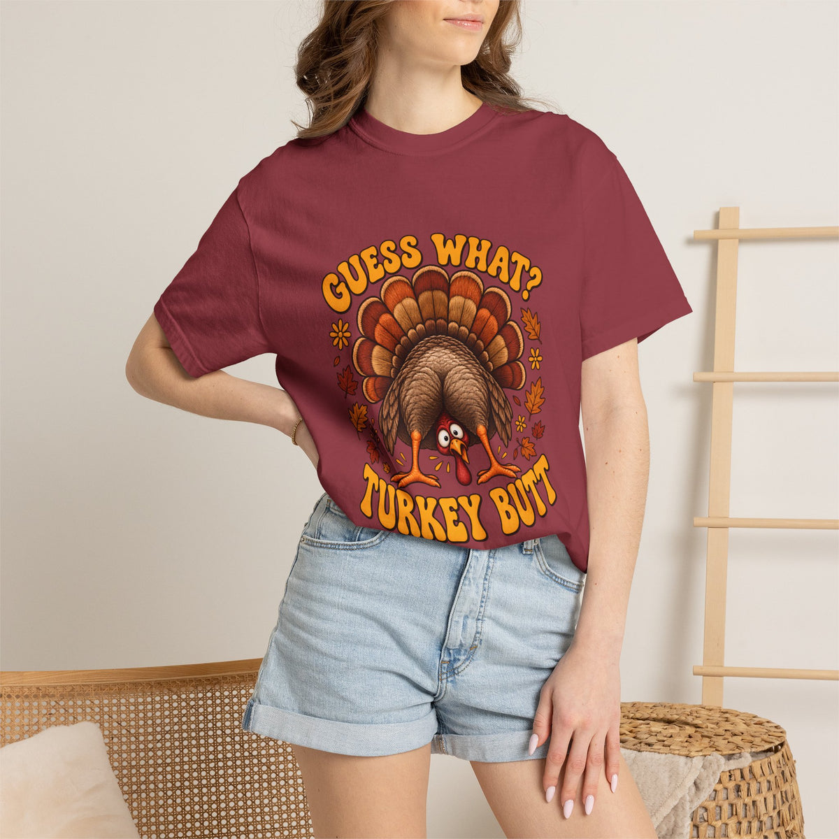 Camiseta Comfort Colors® "Guess What Turkey Butt", regalo divertido de Acción de Gracias con pavo, regalo retro con humor para la cena de otoño, camiseta gráfica familiar para Acción de Gracias