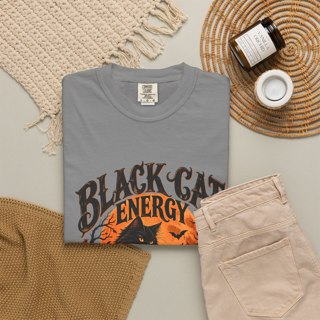 T-shirt Comfort Colors® Black Cat Energy, t-shirt amusant pour Halloween, haut pour Halloween avec chat noir, t-shirt graphique pour la saison effrayante, t-shirts tendance pour l'automne