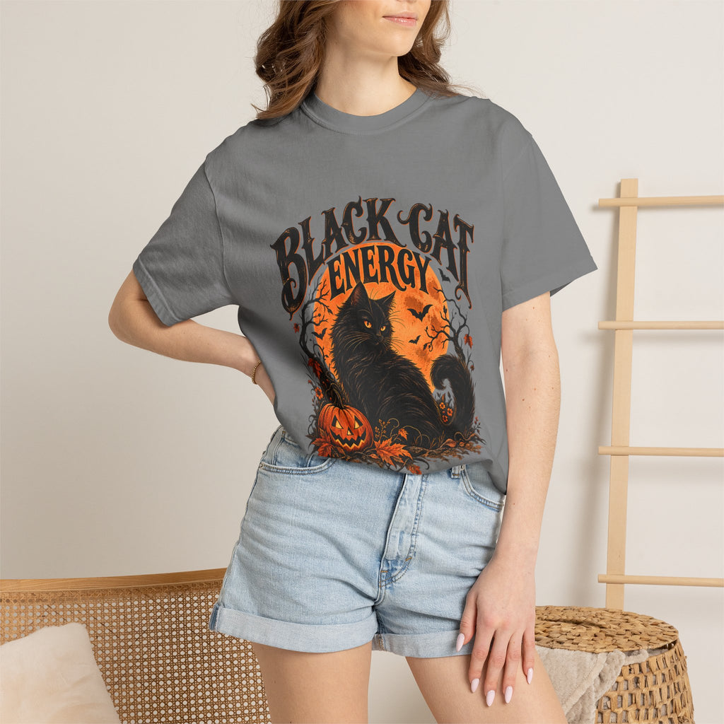T-shirt Comfort Colors® Black Cat Energy, t-shirt amusant pour Halloween, haut pour Halloween avec chat noir, t-shirt graphique pour la saison effrayante, t-shirts tendance pour l'automne