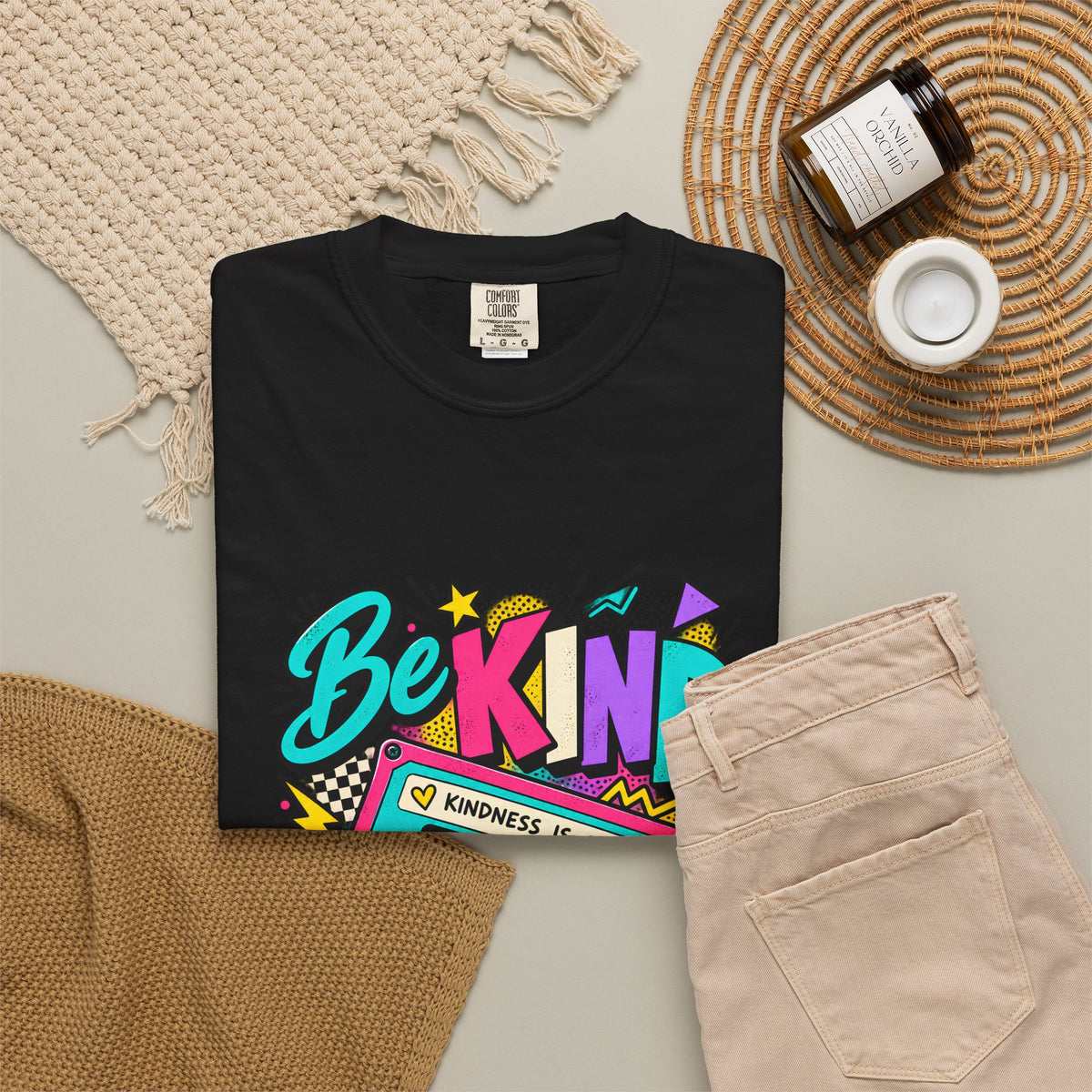 Camiseta Comfort Colors® Be Kind Kindness Is Cool You Can't Rewind, regalo de agradecimiento retro con mensaje de amabilidad, camiseta gráfica positiva con casete de los años 80