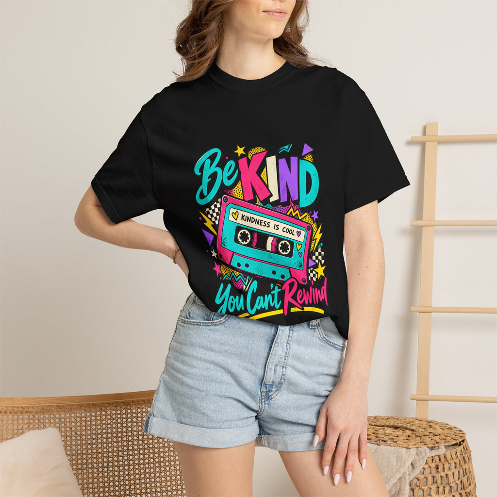 Camiseta Comfort Colors® Be Kind Kindness Is Cool You Can't Rewind, regalo de agradecimiento retro con mensaje de amabilidad, camiseta gráfica positiva con casete de los años 80