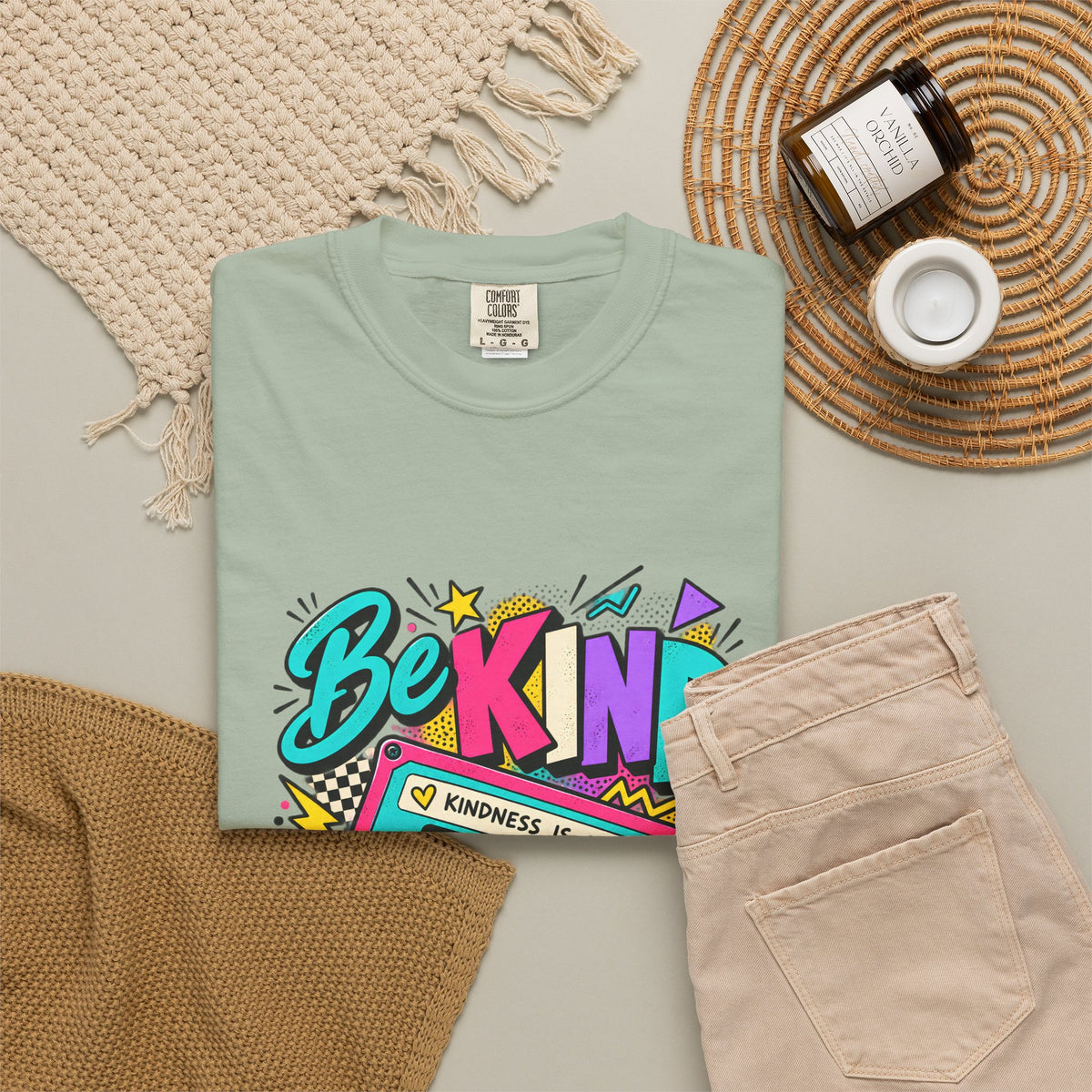 Camiseta Comfort Colors® Be Kind Kindness Is Cool You Can't Rewind, regalo de agradecimiento retro con mensaje de amabilidad, camiseta gráfica positiva con casete de los años 80
