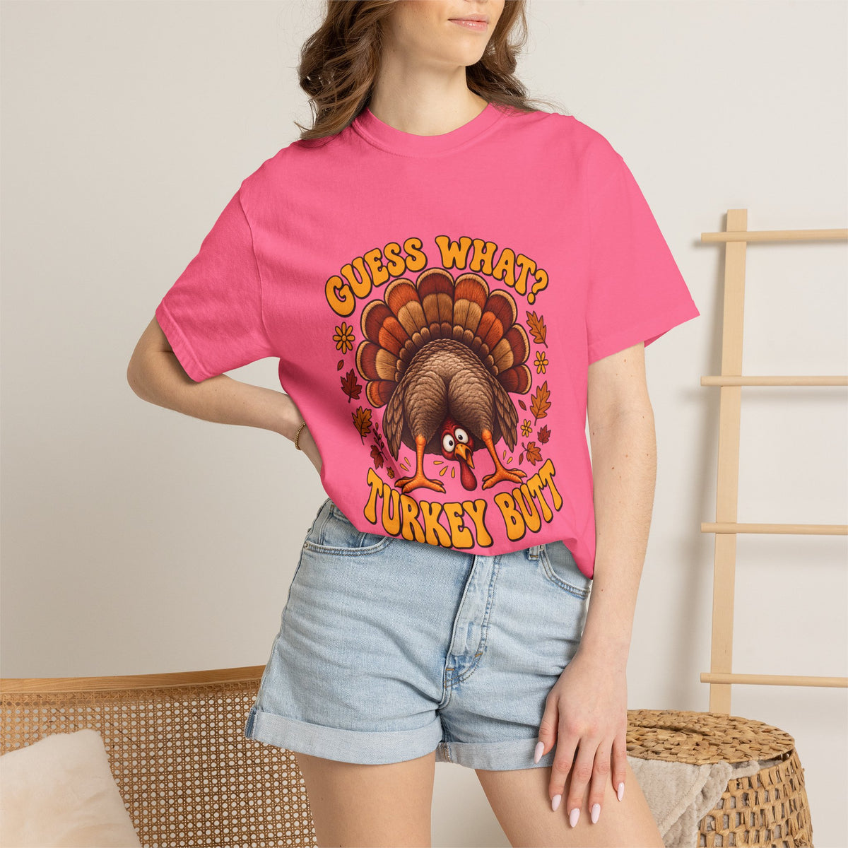 Camiseta Comfort Colors® "Guess What Turkey Butt", regalo divertido de Acción de Gracias con pavo, regalo retro con humor para la cena de otoño, camiseta gráfica familiar para Acción de Gracias